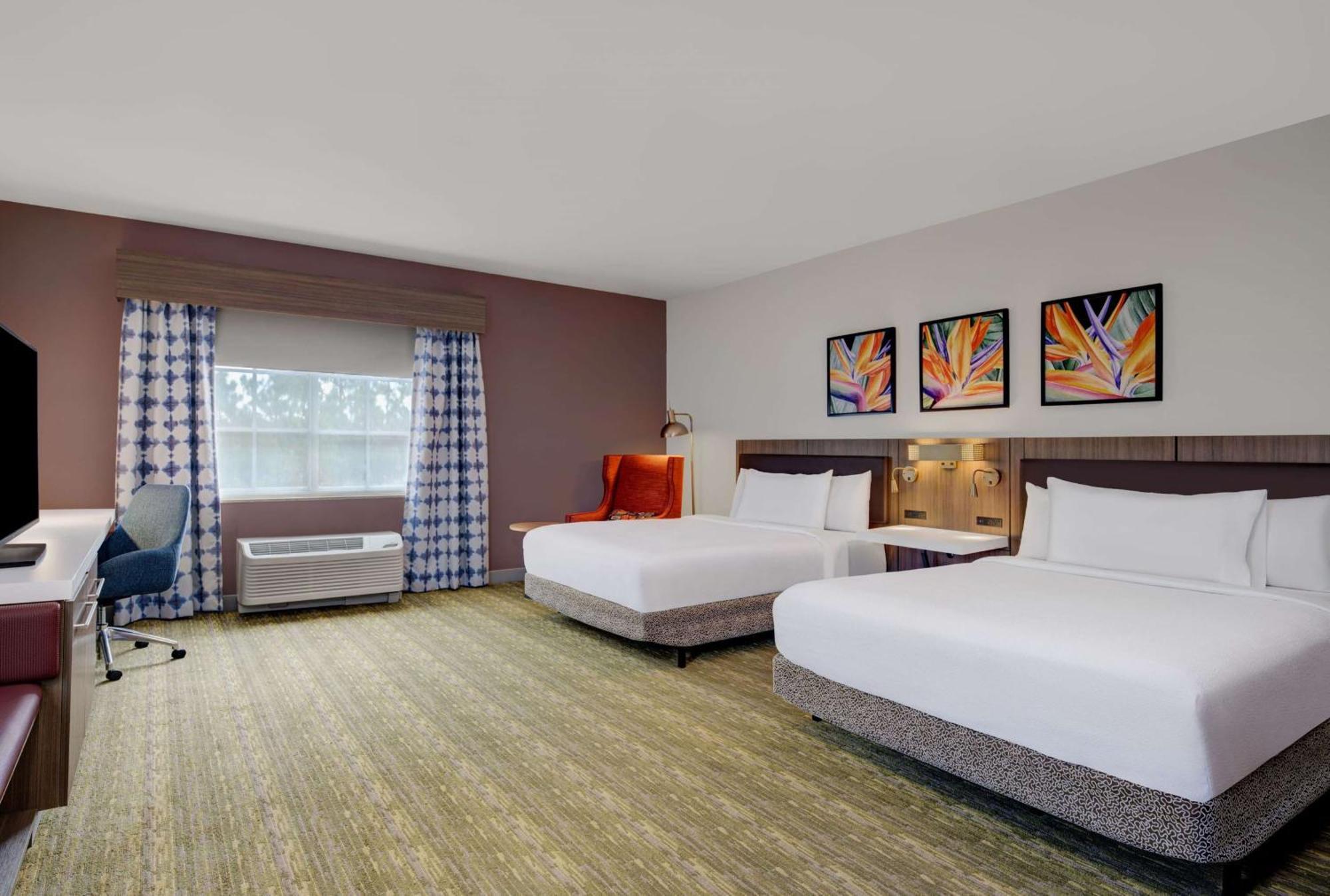 Queen Room Two Queen Beds Roll Shower Mobility Access